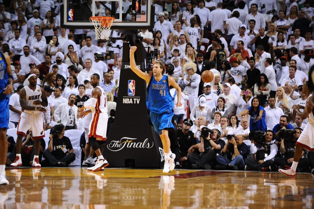 how to do a fadeaway from the post like Dirk Nowitzki in NBA 2K26 1754826933 GameOLL