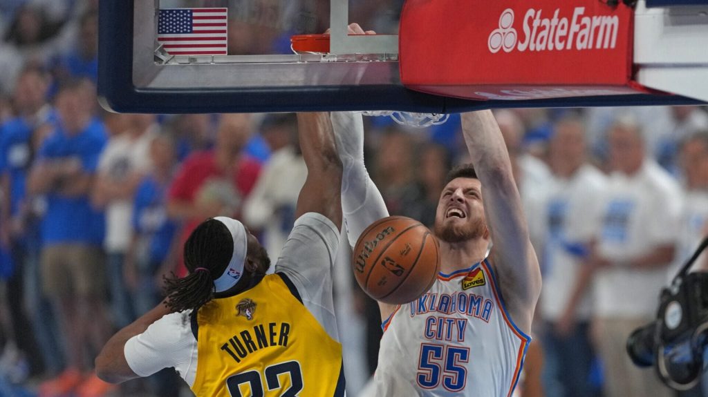 how to get more successful charge calls on defense in NBA 2K26 1754810410 GameOLL