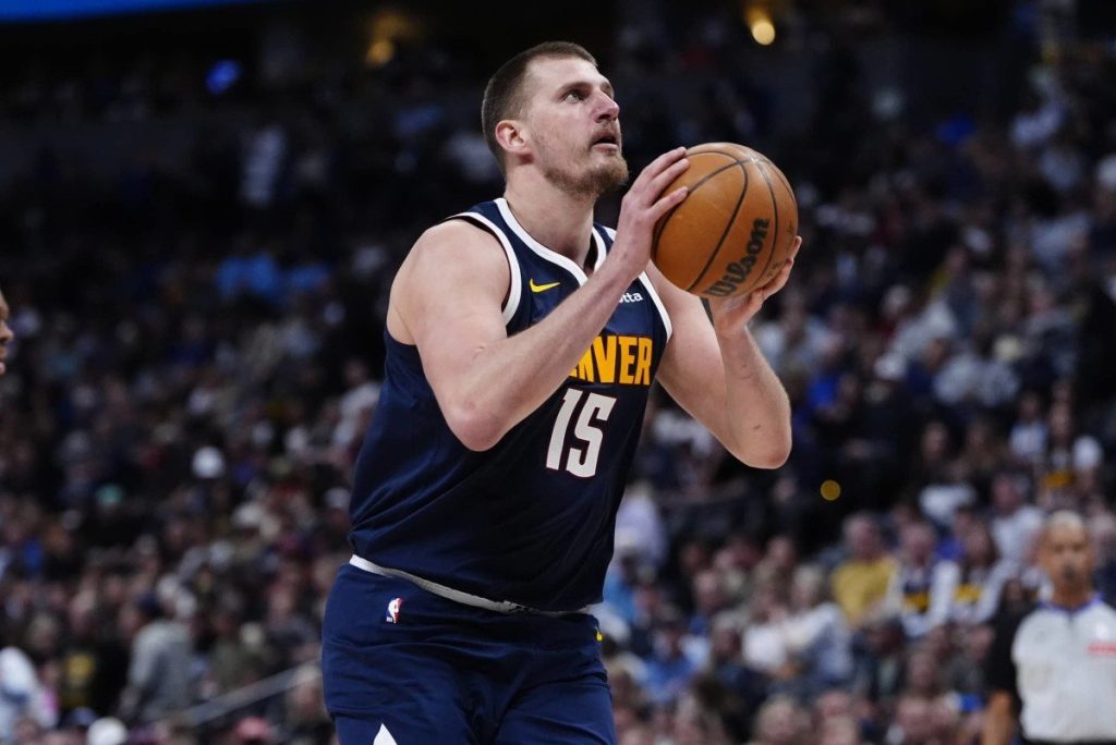 NBA 2K26 best strategies for defending a player who uses the hesitation move 1757107380 GameOLL
